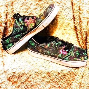 RARE NIKE SB STEFAN JANOSKI ZOOM FLORAL PALM VERY COLORFUL BLK/ BRIGHT GR & PINK